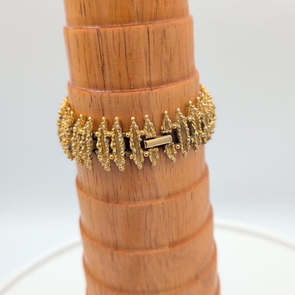 Vintage Avon Brutalist Gold Tone Textured Nugget Link Bracelet - Picture 11 of 16